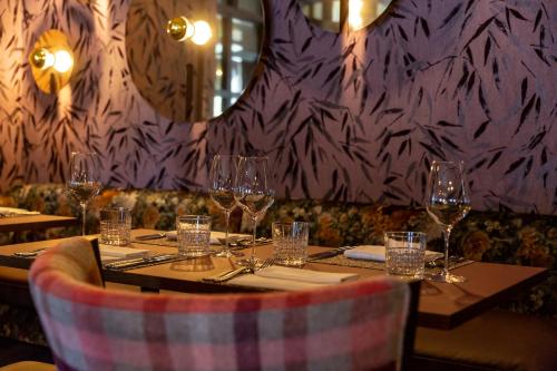 Un restaurante u otro lugar para comer en Hotel 1881 of Speyside