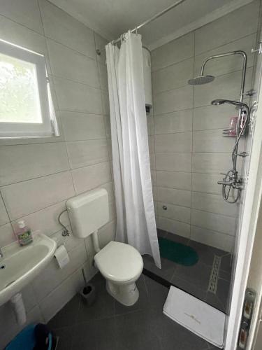 Un baño de Apartman Manov - Ramsko jezero