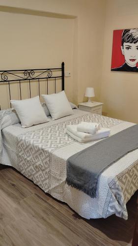 a bedroom with a large bed with two white pillows at Apartamento Barranquilla in Poyales del Hoyo