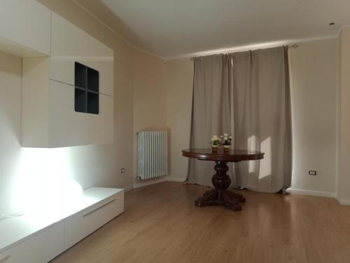 a living room with a table and a television at Casa D&C in Avigliano