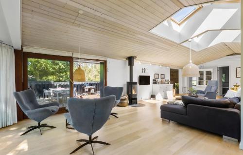 a living room with a couch and chairs at Awesome Home In Græsted With Sauna in Græsted