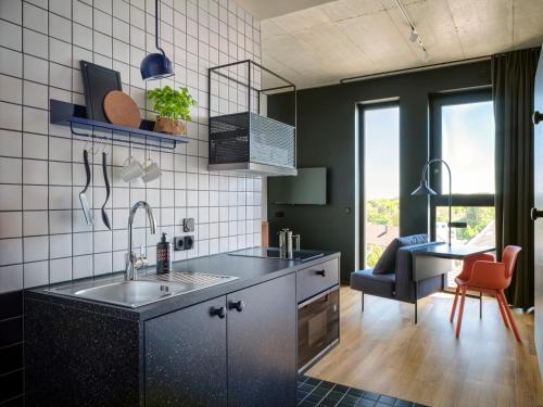 a kitchen with a sink and a counter top at STAYERY Gütersloh Hauptbahnhof & City Center - alle Zimmer mit Klimaanlage in Gütersloh