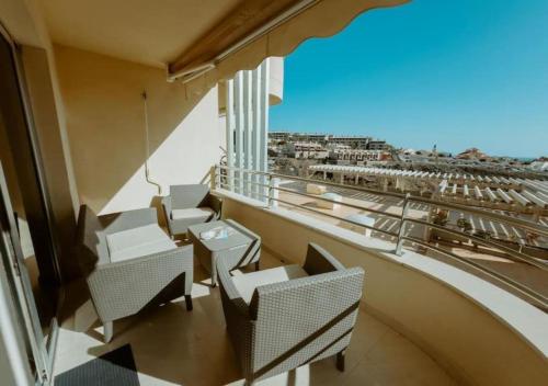 Seaview 2 Bedroom Condo Play Paraiso pool & Wifi in Costa Adeje