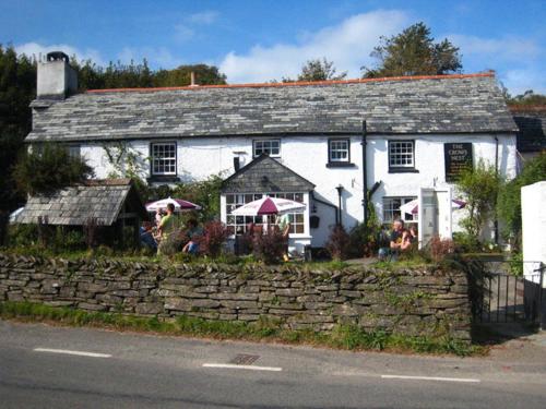 a large white house with a stone wall at Rosecraddoc Lodge 23 in Liskeard