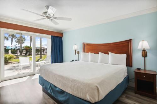 Seahorse Oceanfront Inn Image