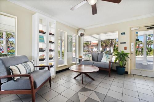 Seahorse Oceanfront Inn Image
