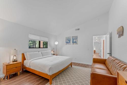 Ένα ή περισσότερα κρεβάτια σε δωμάτιο στο Modern 3BR Carnelian Bay Retreat