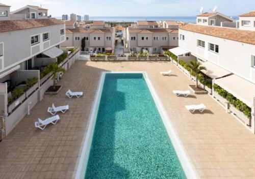 La pileta dentro o cerca de Townhouse with pool and sea view in Callao Salvaje