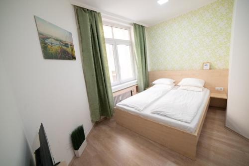 seasons design rooms Budapest 1065 Budapest, Révay köz 2 kép - 3