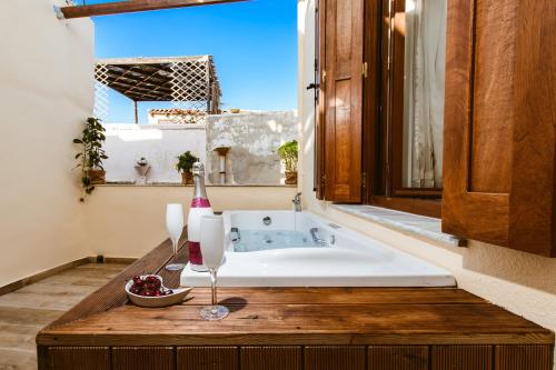 Koupelna v ubytování Konmari Boutique Suites