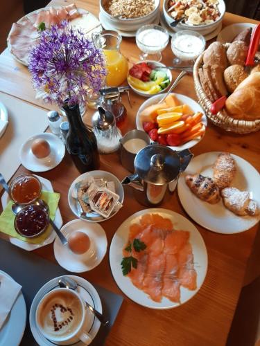 Jídlo v penzionu nebo okolí