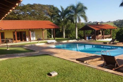 Πισίνα στο ή κοντά στο Chácara do Feijão