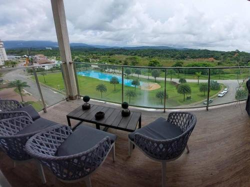 a balcony with a table and chairs and a pool at Playa Escondida y el Caribe Panameño te Esperan in María Chiquita