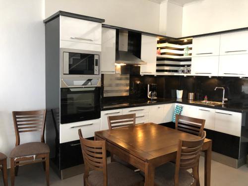 Billede fra billedgalleriet på Sea and Pool View penthouse Families only i El-Alamein