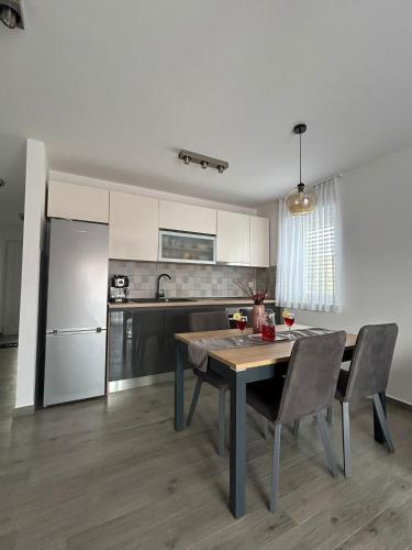 Η κουζίνα ή μικρή κουζίνα στο Apartments Vini