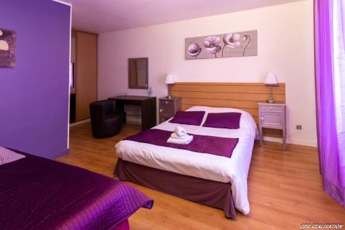 a hotel room with two beds and a desk at La Maison Vésubie in Roquebillière