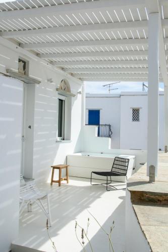 Gallery image of ALASI Tinos Jacuzzi Hotel in Agios Ioannis Tinos