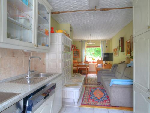 Kuchyň nebo kuchyňský kout v ubytování Apartment Am Dohlenberg - Steintisch by Interhome