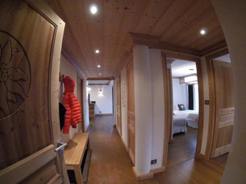 Photo de la galerie de l'établissement Appartement Hyper Centre Station Vue Latérale Pistes Le Mont Chery, aux Gets