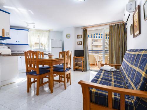 Kuchyň nebo kuchyňský kout v ubytování Apartment Bonaire IV - La Concha-2 by Interhome