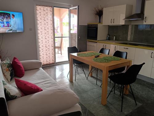 Apartment in Biograd na Moru with Terrace, Air conditioning, Wi-Fi, Dishwasher (4818-2)