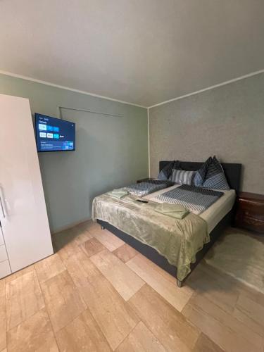En eller flere senge i et værelse på Villa am Red Bull Ring in Spielberg