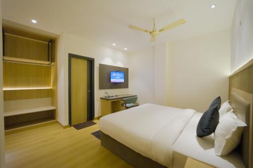 Ένα ή περισσότερα κρεβάτια σε δωμάτιο στο Pride Inn