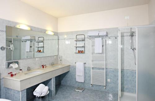 Un baño de Hotel Gabarda