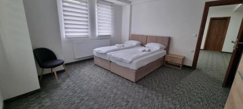 Ένα ή περισσότερα κρεβάτια σε δωμάτιο στο Poslovno-edukativni centar