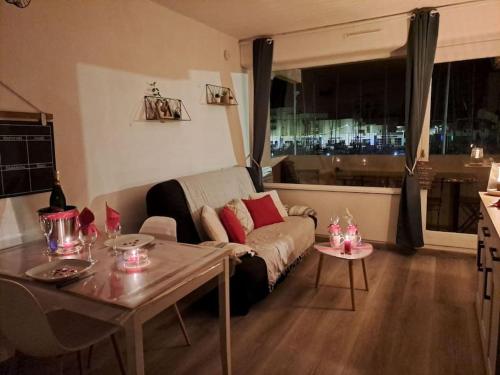 bord de la mer vue sur le port à leucate, port leucate