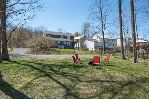 Galeriebild der Unterkunft Cozy Waterfall Oasis - Close to Catskills in East Durham