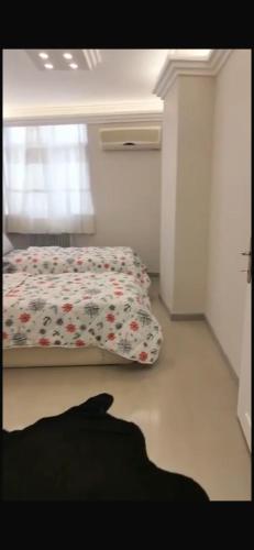 Postel nebo postele na pokoji v ubytování Altiparmak emlak