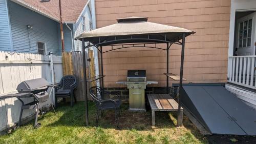 Gallery image of Newly Renovated 5BR 2BA Haven with Amenities in Bridgeport