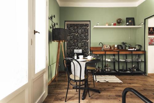 a dining room with a table and chairs in a room at Maison Saporiti in Vigevano