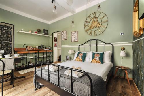 a bedroom with a bed and a clock on the wall at Maison Saporiti in Vigevano