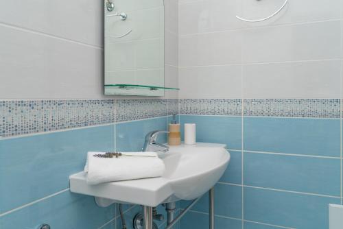 Bilik mandi di Violitzis Villas