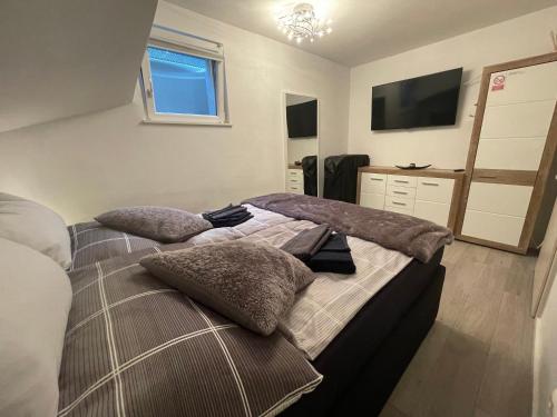 a bedroom with a bed with two pillows on it at Ferienwohnung am Seeblick in Feldkirchen in Kärnten