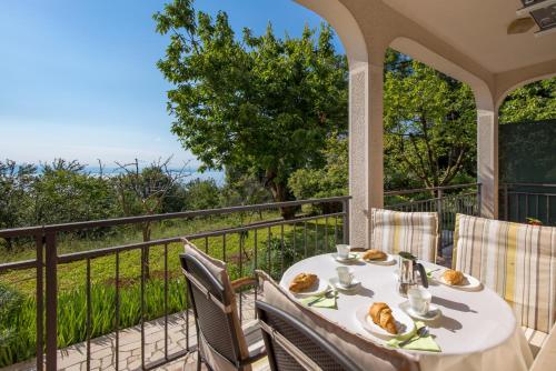 Blue n' Green & Sun inbetween