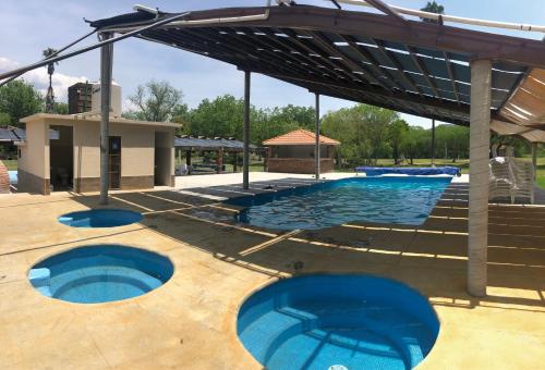 a swimming pool with three blue bowls in the middle at Posada Campestre Tasquillo in Tasquillo