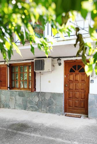 Το κτήριο όπου στεγάζεται  το διαμέρισμα