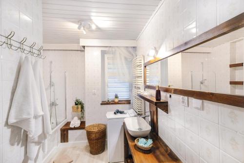 Koupelna v ubytování Villa Beskidzka 100 - SAUNA & BALIA z Jacuzzi Widok na góry i jezioro żywieckie