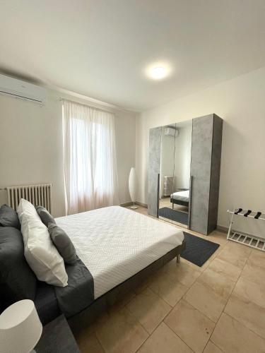 a bedroom with a large bed and a mirror at Appartamento Aurora Empoli - Firenze in Empoli