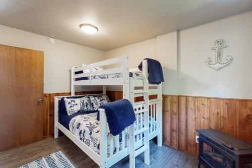 Ένα ή περισσότερα κρεβάτια σε δωμάτιο στο Easy Breezy Beach House