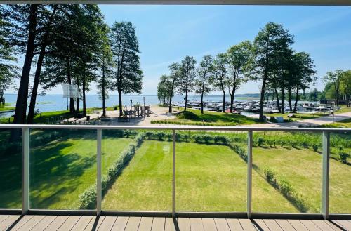 Apartament Bajeczny z widokiem na jezioro w Nautica Resort