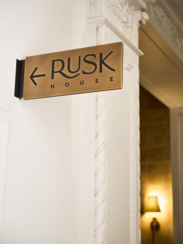 a sign on the side of a building at Rusk House Serviced Apartments in Houston