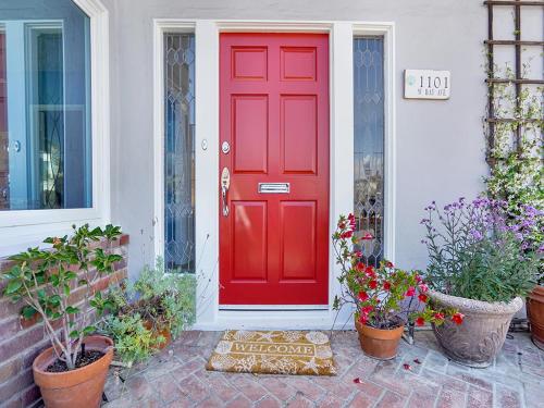 Κήπος έξω από το 1101 W Bay Ave