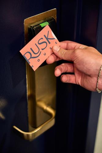a person holding a risk sign on a door at Rusk House Serviced Apartments in Houston