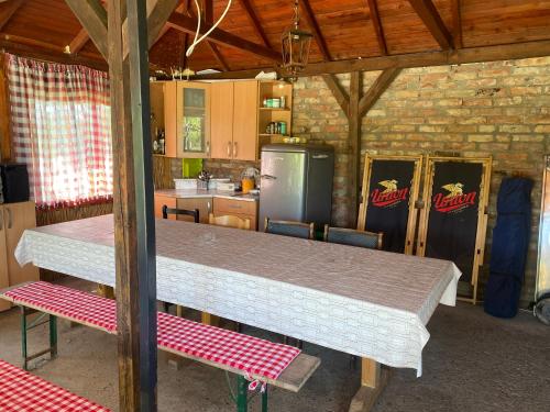 Η κουζίνα ή μικρή κουζίνα στο Izletište Camp Kruškik