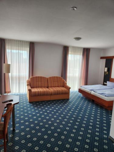 Postel nebo postele na pokoji v ubytování Hotel Hoyers in Pinneberg
