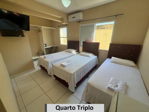 Katil atau katil-katil dalam bilik di Hotel e Pousada Areia da Praia